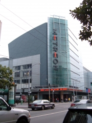 Allgemein - Das Metreon Einkaufszentrum in San Francisco, Kalifornien (USA). (c) BrokenSphere / Wikimedia Commons