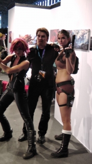 Allgemein - Messe-Babes auf der gamescom 2010 - nilius (der in der Mitte) sein Messe Babe number one (rechts)